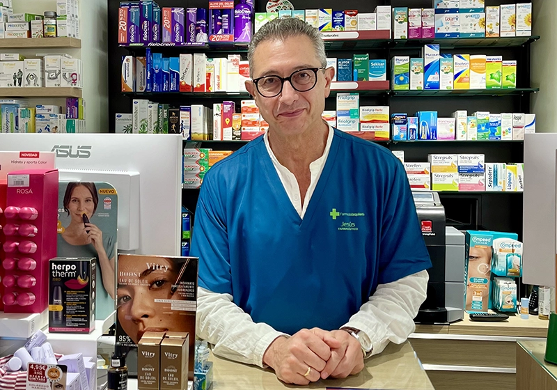 Jesús, gerente de Farmacia Izquierdo.