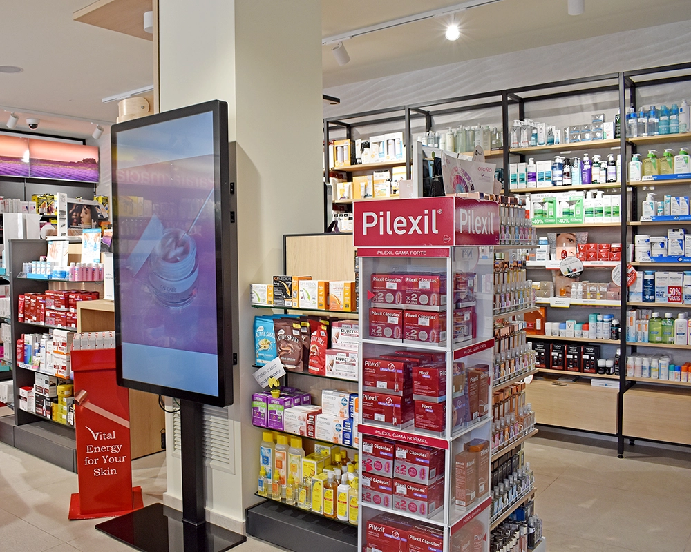 Interior de Farmacia Izquierdo.