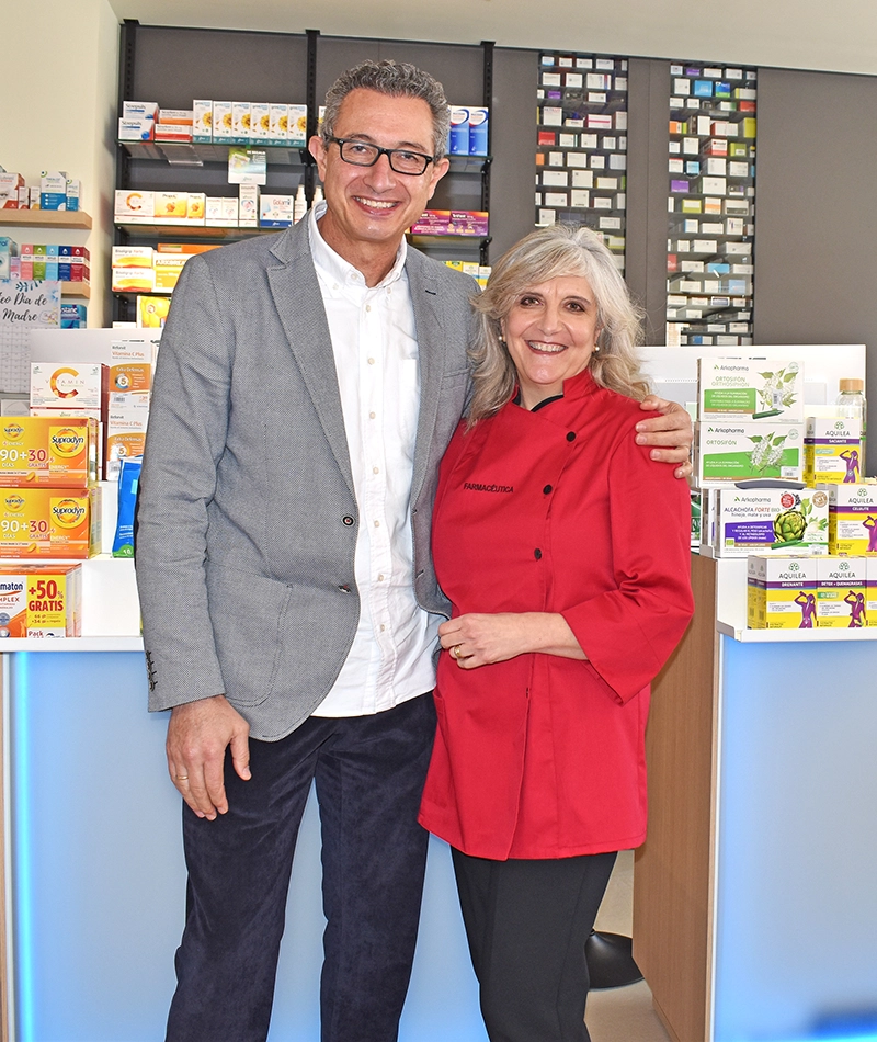 Mercedes y Jesús, gerentes de Farmacia Izquierdo.